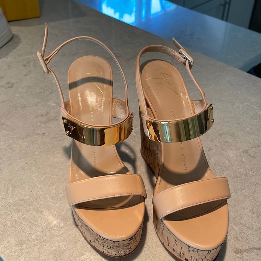 Giuseppe Zanotti Tan 5in cork wedges with a Gold plate bar across the front…